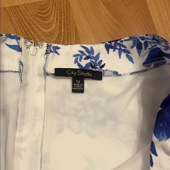 City Studio White and Blue Floral Mini Skirt - Picture 4 of 8